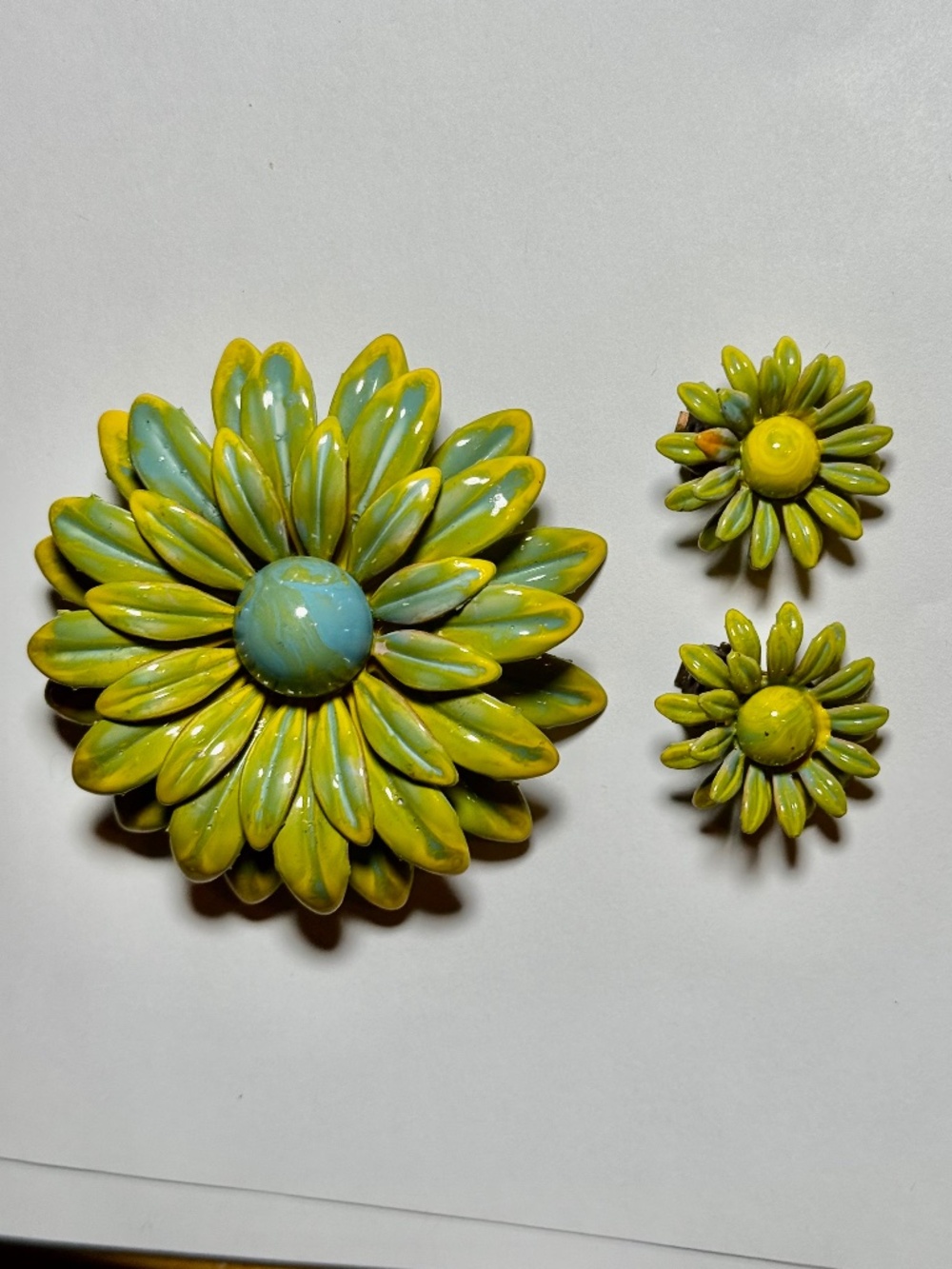 VTG 2.5" MCM Enamel Metal Flower Pin Brooch & Earring Set Green Turquoise Yellow